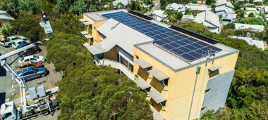 125 m2 de panneaux solaires alimentent désormais en électricité les locataires des 16 appartements de la résidence Calédonie Est. ©Eric Deroche